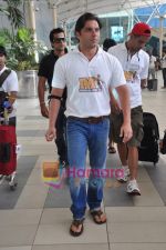 Sohail Khan snapped after they return from Hyderabad on 13th June 2011 (10).JPG